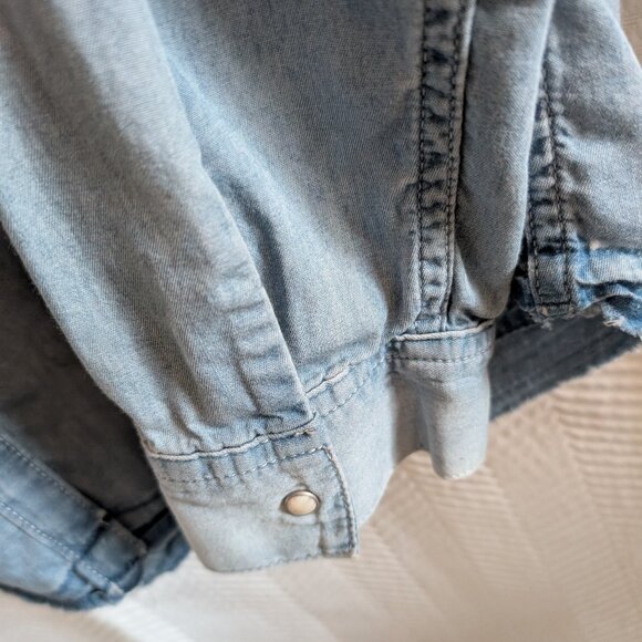 Calvin Klein Jeans Women's Long Sleeve Chambray Denim Snap Buttons Size XL - Picture 7 of 8